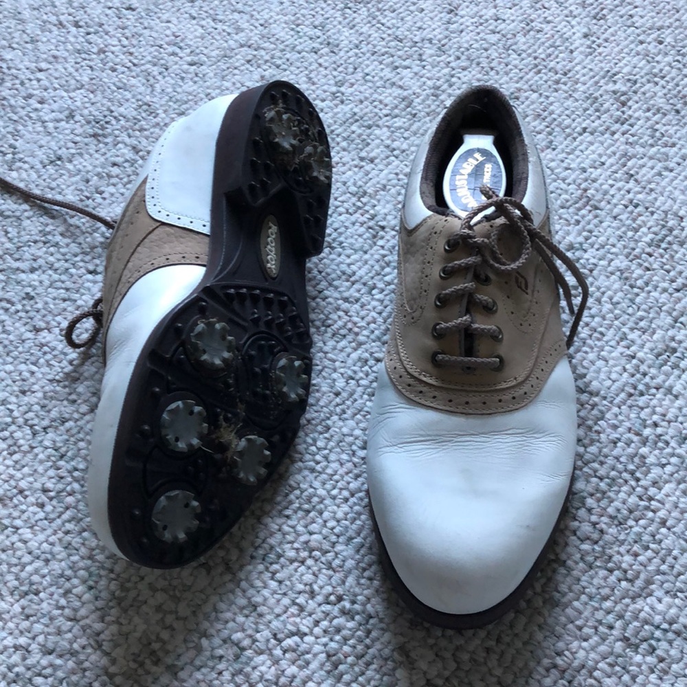 Golf shoes